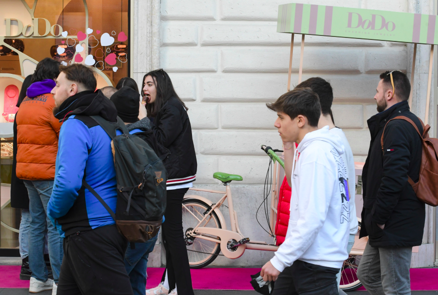 Il Parlamento europeo boccia la proposta di messa al bando dei tirocini non pagati per i giovani [foto: Imagoeconomica]