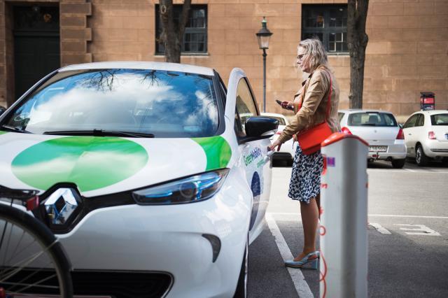 Un'auto elettrica. Nell'UE sono stati raggiunti gli obiettivi per un settore trasporti eco-sostenibile [foto: European Commission]