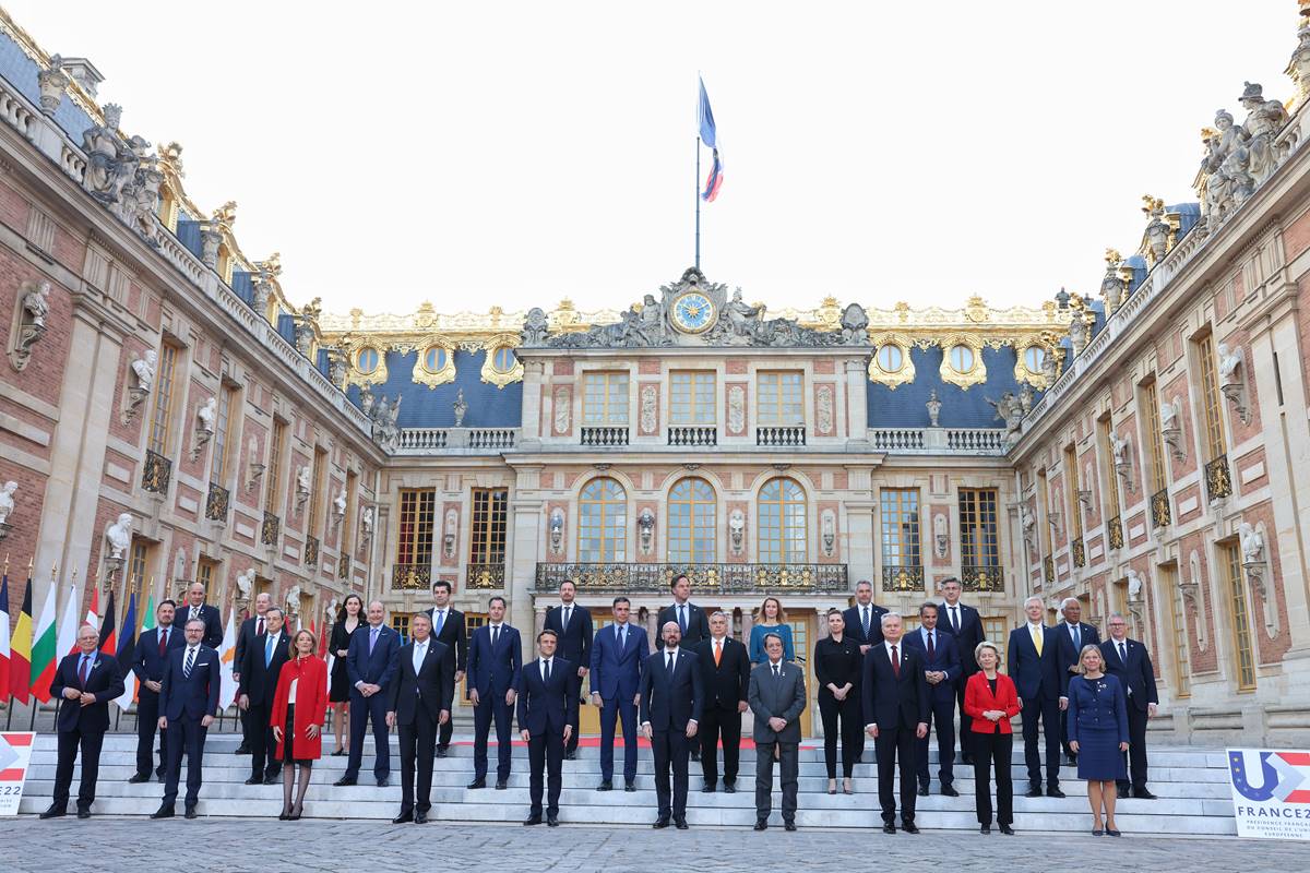 Russia, i leader discutono nuove sanzioni ma sono alla ricerca della solidarietà reciproca [Versailles, 10 marzo 2022. Foto: European Council]