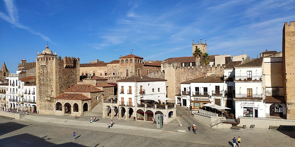 La parte vecchia della città di Caceres, in Estremadura. Sarà una delle mete della presidenza itinerante di turno della Spagna [foto: Wikimedia Commons]