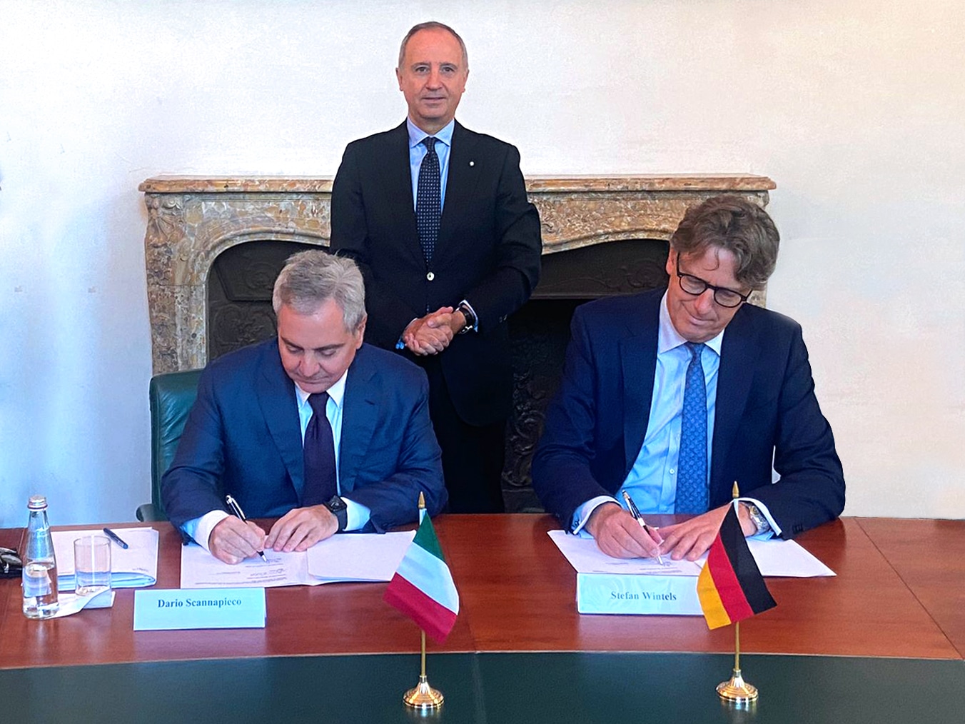 Da sinistra a destra: Dario Scannapieco, AD e DG CDP, Armando Varricchio Ambasciatore d'Italia nella Repubblica Federale di Germania, Stefan Wintels AD KfW