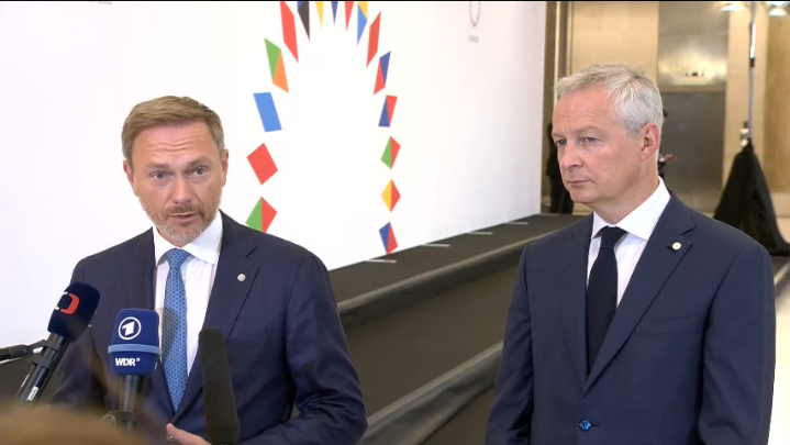 Il ministro delle Finanze francese, Bruno Le Maire (destra) con l'omologo tedesco Christian Lindner [Praga, 9 settembre 2022]