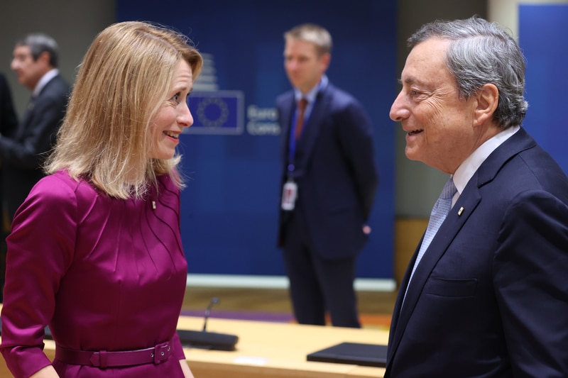 Il presidente del Consiglio, Mario Draghi, con la prima ministra estone, Kaja Kallas [Bruxelles, 20 ottobre 2022. foto: European Council]