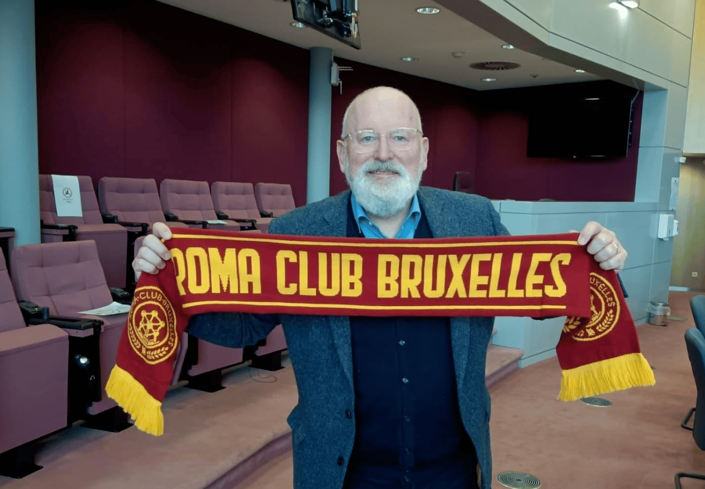 "Forza Roma". Il messaggio sportivo del vicepresidente esecutivo della Commissione Ue, Frans Timmermans, per il governo Meloni