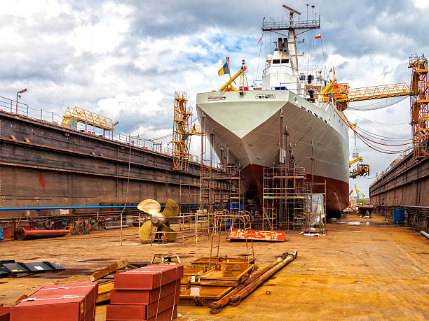 Riparazioni in un cantiere navale. Il Cese chiede un fondo marittimo Ue