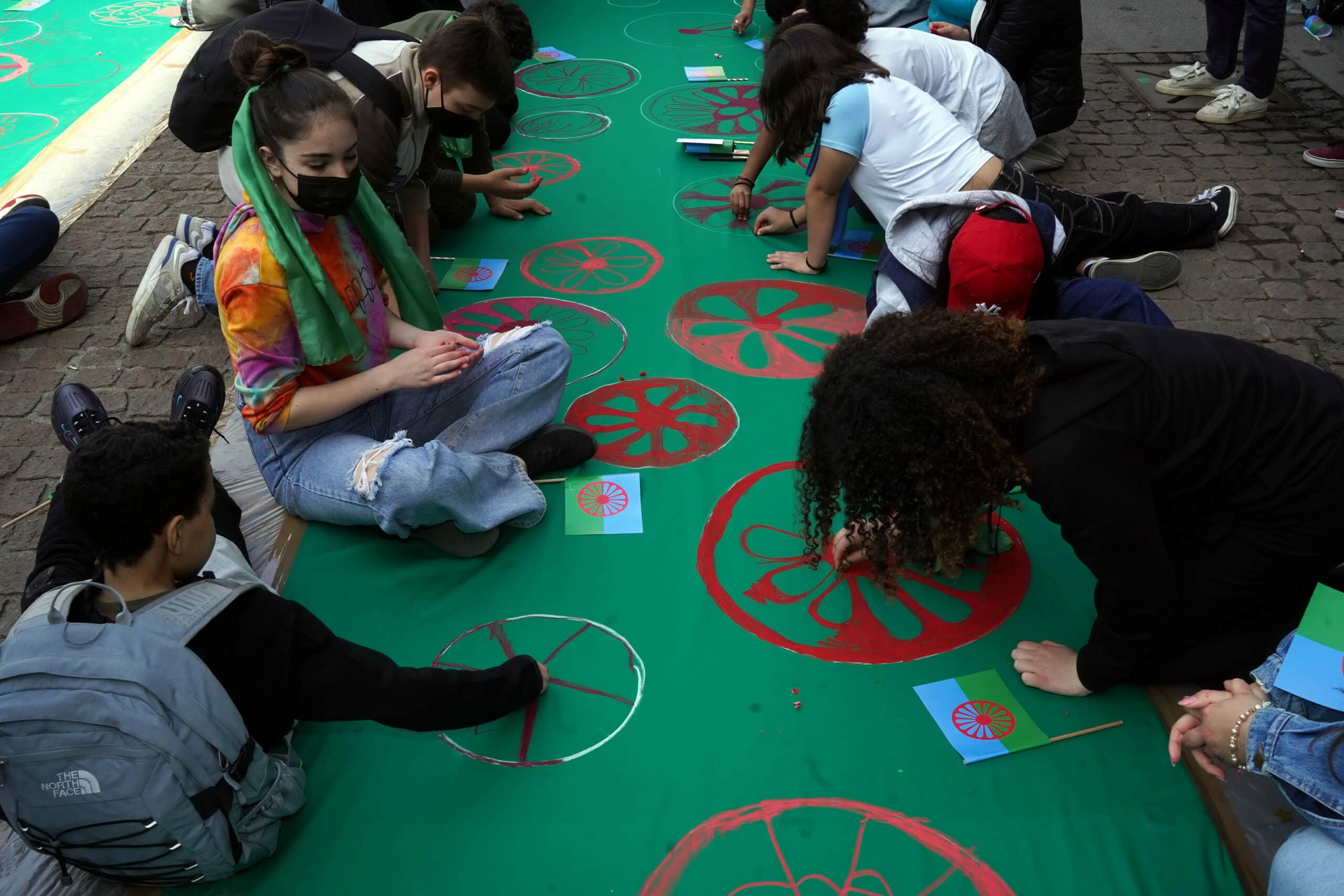 Flashmob in occasione della giornata internazionale dei rom e sinti [Milano, aprile 2022. Foto: imagoeconomica]