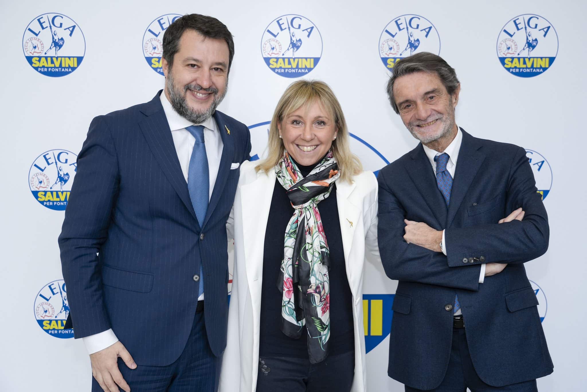 Stefania Zambelli tra il leader della Lega Matteo Salvini e il governatore della Regione Lombardia