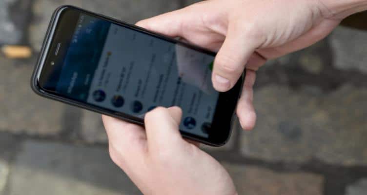 Controllo dei messaggi in arrivo su WhatsApp. L'impresa si adegua alle nuove regole Ue