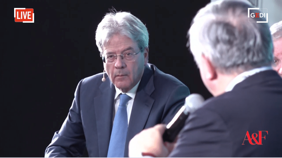 Il commissario per l'Economia, Paolo Gentiloni, partecipa al forum di Affari e Finanza. "Il piano di ripresa è una necessità più immediata del Ponte sullo stretto"