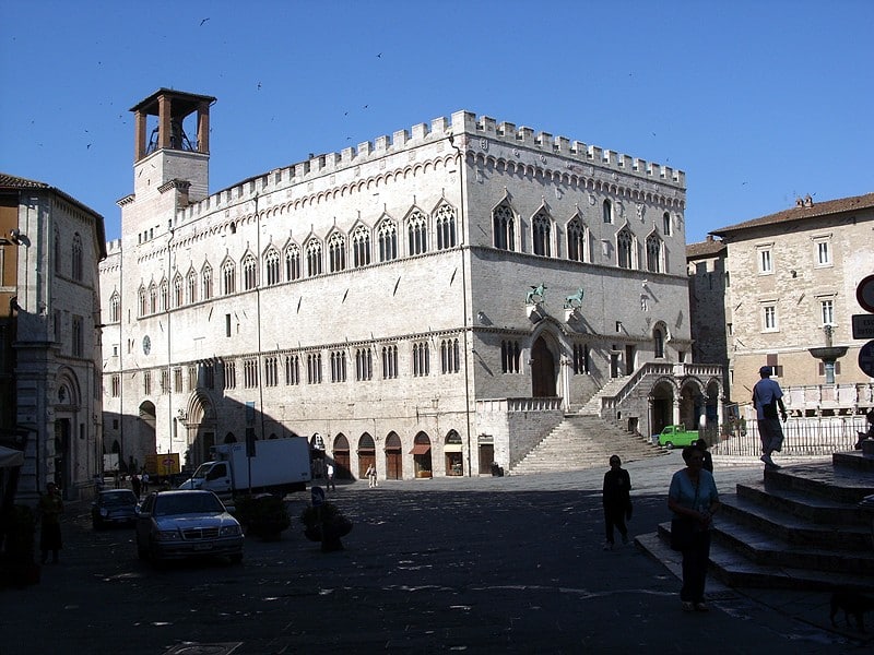 Il Palazzo dei Priori, a Perugia, ospita la galleria nazionale dell'Umbria [foto: Wikimedia Commons]