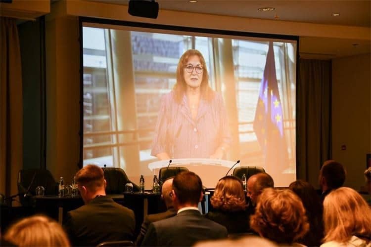 La commissaria per la Demografia, Dubravka Šuica, interviene alla conferenza sulla coesione organizzata dal ministero dello Sviluppo delle regioni della Croazia. [foto:  ministero dello Sviluppo delle regioni della Croazia]