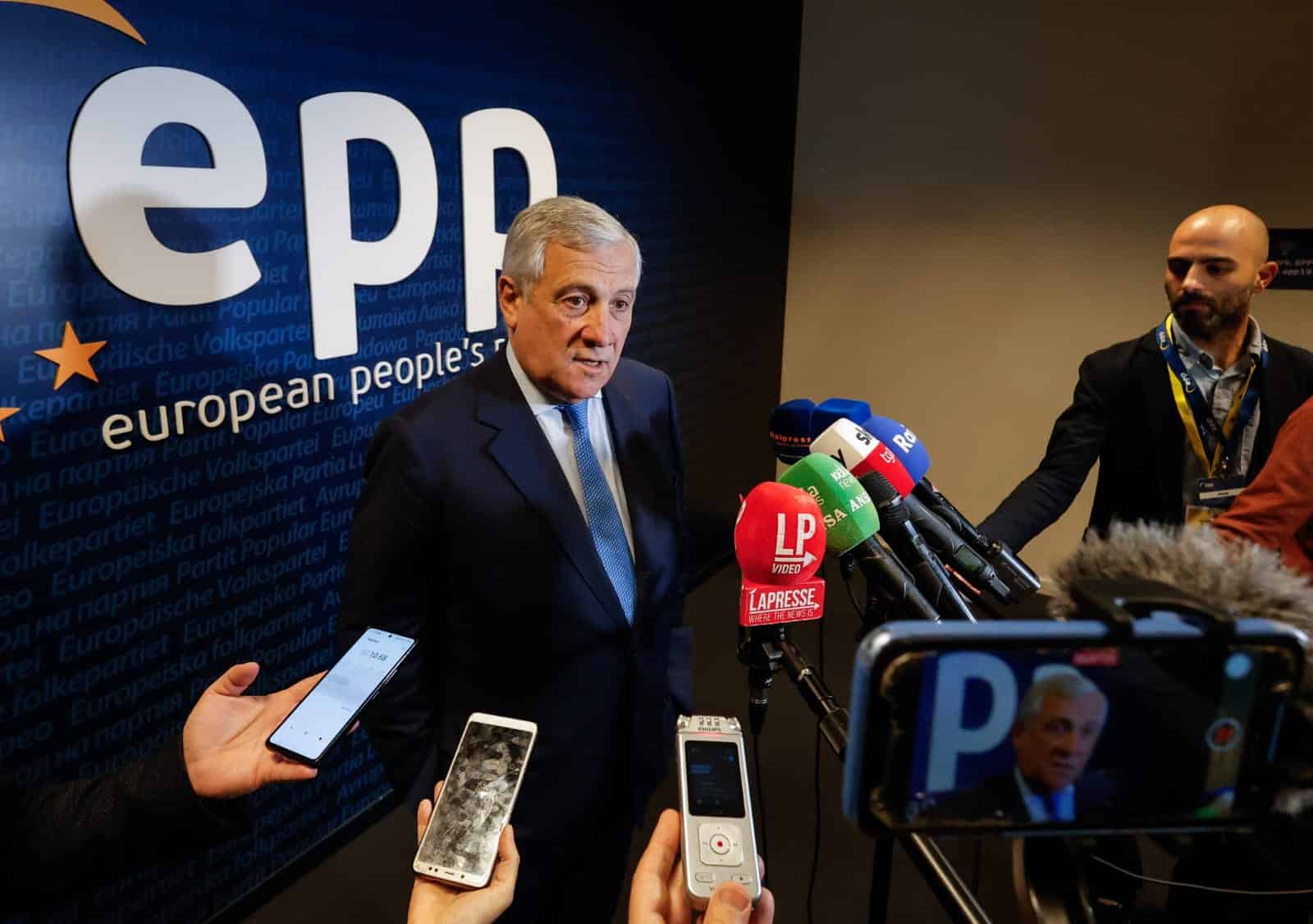 Il ministro degli Esteri e vicepresidente del Ppe, Antonio Tajani, al pre-vertice del Partito popolare europeo [Bruxelles, 26 ottobre 2023. Foto: European People's Party, account X]