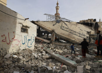 People inspect the damage in the rubble of a mosque following Israeli bombardment, in Rafah, on the southern Gaza Strip on February 12, 2024, amid ongoing battles between Israel and the Palestinian militant group Hamas. (Photo by MOHAMMED ABED / AFP)