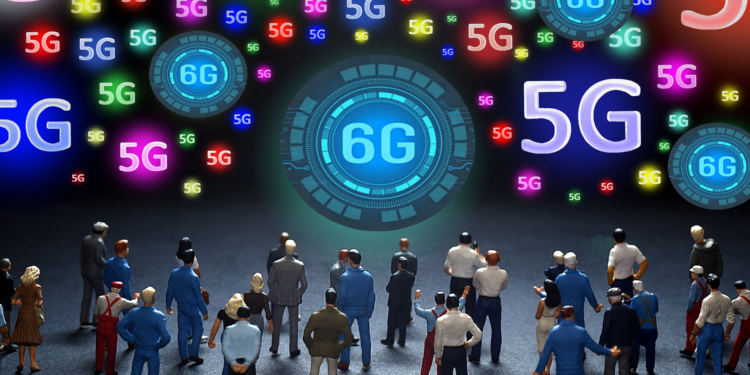 Il 5G è già superato. E' iniziata la corsa al 6G [foto: imagoeconomica, rielaborazione Eunews]