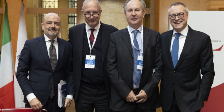 RAFFAELE LANGELLA - DG CONFINDUSTRIA , STEFAN PAN - DELEGATO PER L'EUROPA CONFINDUSTRIA , CARLO CORAZZA - DIRETTORE UFFICIO IN ITALIA DEL PARLAMENTO EUROPEO , CARLO BONOMI - PRESIDENTE CONFINDUSTRIA