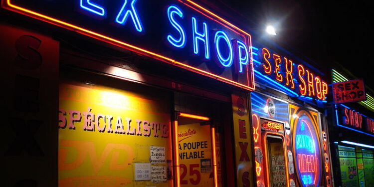 Sexy shop a Parigi [foto: Wikimedia Commons]