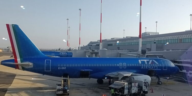 Un aeromobile di Ita all'aeroporto di Roma Fiumicino [foto: Emanuele Bonini]