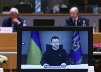 Il presidente dell'Ucraina, Volodymir Zelensky, collegato in videoconferenza con i capi di Stato e di governo dell'Ue [Bruxelles, 21 marzo 2024. Foto: European Council]