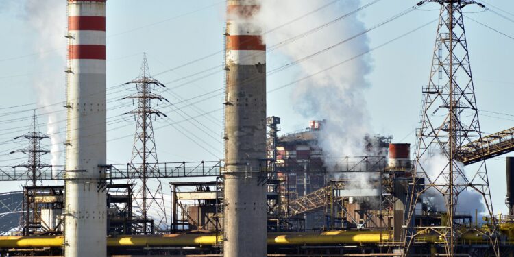 L'impianto ArcelorMittal (Ex Ilva) a Taranto. [foto: imagoeconomica]