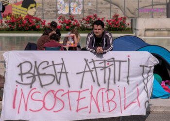 Studenti universitari protestano contro il caro-affitti alla Sapienza di Roma [foto: imagoeconomica]