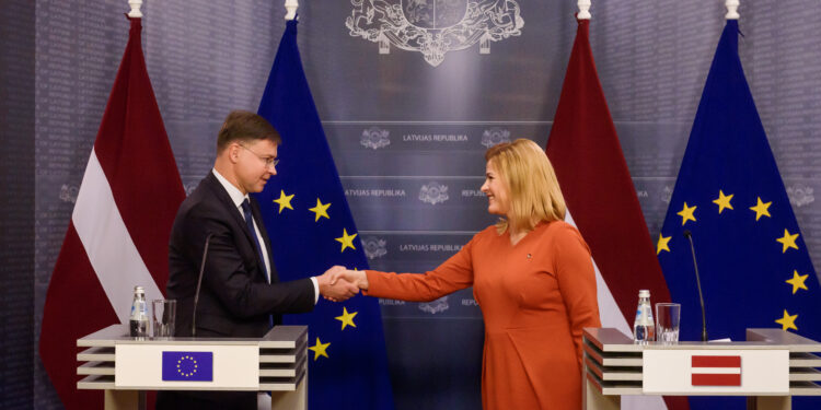 Dombrovskis Silina Lettonia Commissari Europei