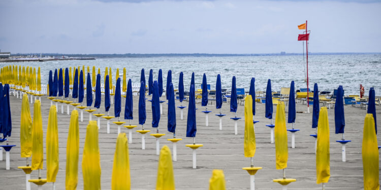 CAOS CONCESSIONI BALNEARI SPIAGGIA SPIAGGE OSTIA
OMBRELLONE OMBRELLONI