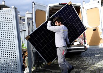 An employee of the company EngelSolar holds a solar panel in Boadilla del Monte near Madrid on December 21, 2022. Demand for solar panels has shot up to "unprecedented" levels in Spain as Europe's energy crisis shows no sign of letting up in a welcome boost for a sector with huge potential. (Photo by JAVIER SORIANO / AFP)