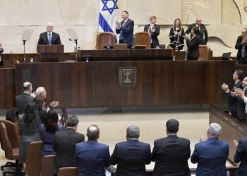 Vice President of the United States Mike Pence visits the Knesset and delivers remarks in front of a special parliamentary session, Jerusalem January 22, 2018. [foto: Wikimedia Commons]





 Vice President of the United States Mike Pence visits the Knesset and delivers remarks in front of a special parliamentary session, Jerusalem January 22, 2018.