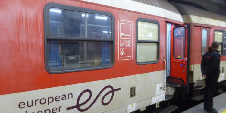 Un treno della European sleeper che serve la tratta Bruxelles-Berlino (foto Wikimedia Commons)