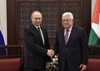 Il presidente russo Vladimir Putin (sinistra) e il presidente dell'Autorità palestinese Mahmoud Abbas, il 23 gennaio 2020 (foto: Wikimedia Commons)