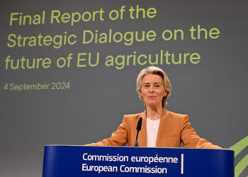 La presidente della Commissione europea Ursula von der Leyen alla conferenza stampa sul futuro dell'agricoltura europea. Foto: Nicolas Tucat/ AFP