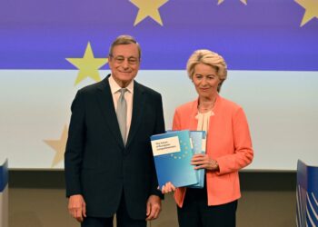 Draghi e von der Leyen alla presentazione del rapporto "Il futuro della competitività europea". Foto: Nicolas Tucat / AFP