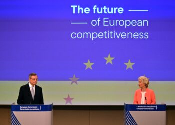 Mario Draghi e Ursula von der Leyen durante la conferenza stampa sul futuro della competitività europea, presso la sede della Commissione a Bruxelles. 9 settembre 2024. (Foto di Nicolas TUCAT / AFP)