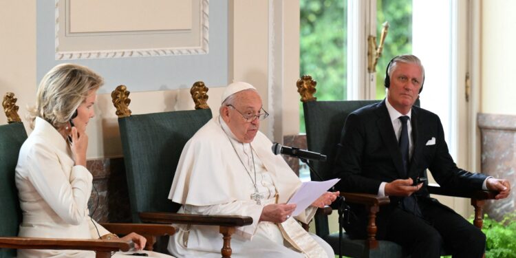 Papa Francesco oggi con il re Filippo e la regina Matilde di Belgio
Credit: Alberto Pizzoli / AFP