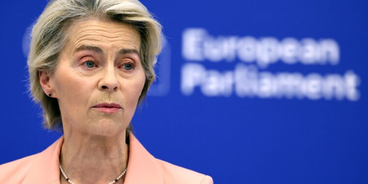 La presidente della Commissione europea, Ursula von der Leyen (foto: Frederick Florin via Afp)