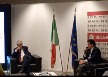 Il commissario per l'Economia, Paolo Gentiloni, al circolo Pd del Belgio [Bruxelles, 8 novembre 2024. Foto: Emanuele Bonini]