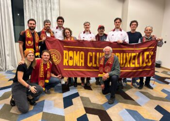 Il Roma Club Bruxelles incontra i giocatori della Roma alla vigilia del match contro l'Union Saint-Gilloise. Nella foto il portiere Mile Svilar e il difensore Mats Hummels [Bruxelles, 6 novembre 2024. Foto: Roma Club Bruxelles]